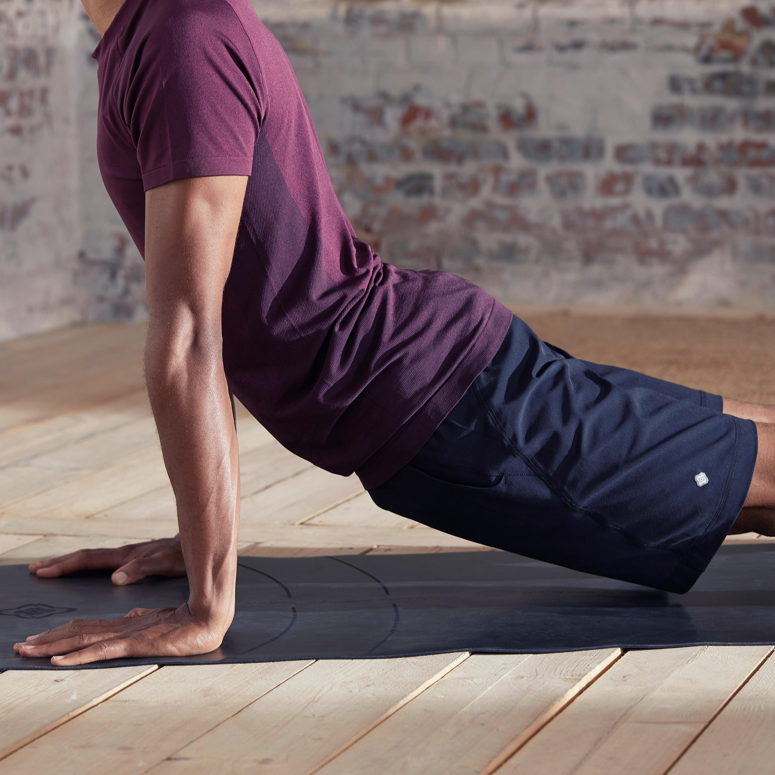 Pantalones cortos hombre Short Yoga 
de tela Negro 6/8