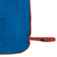 Plavi peškir od mikrovlakana veličine XL (110 x 175 cm)