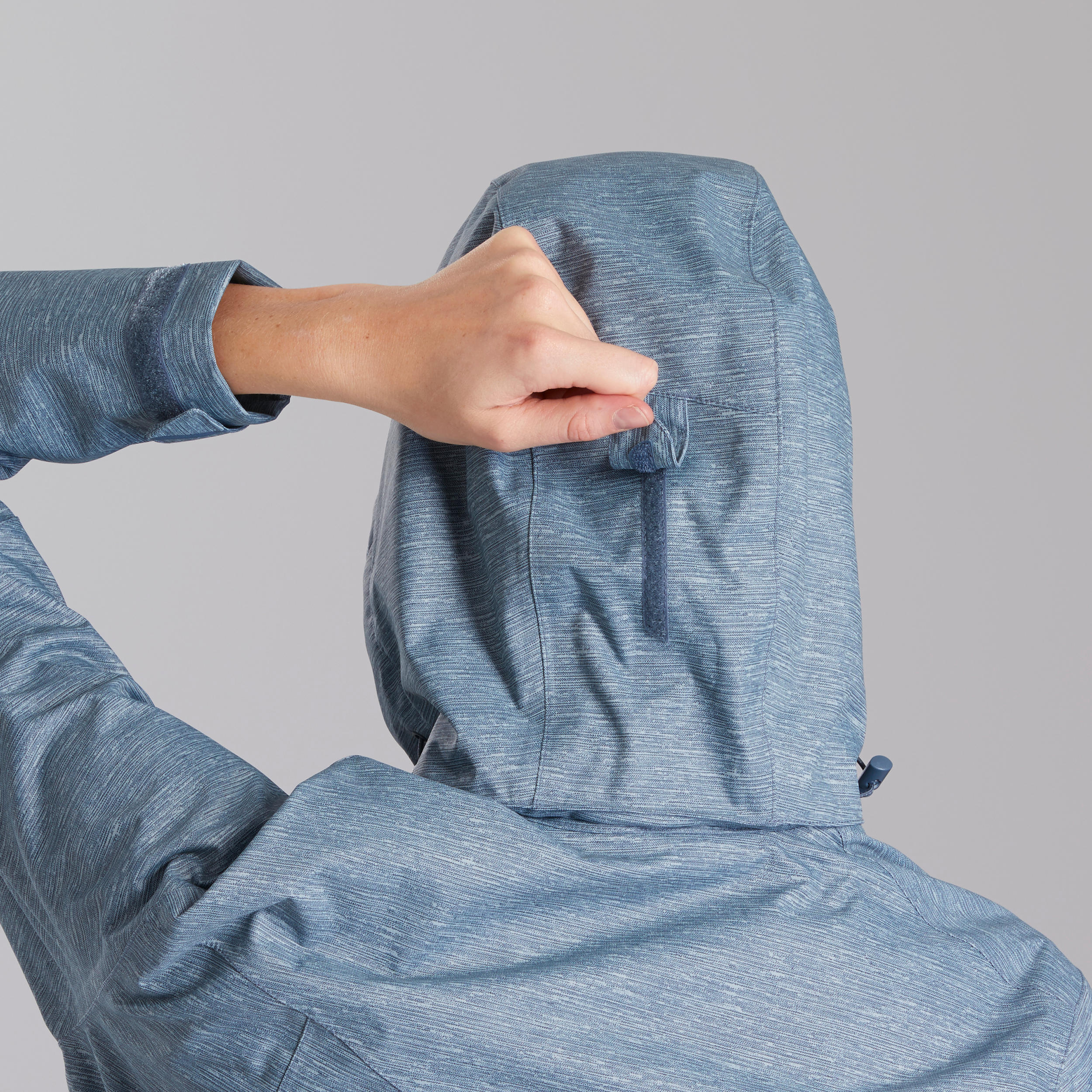 Chamarra ligera impermeable de senderismo en montaña para mujer MH100  2/6