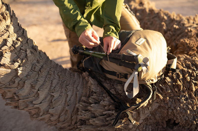 Odvětrávaný batoh s ochranou proti vnikání písku Desert 900 30 l