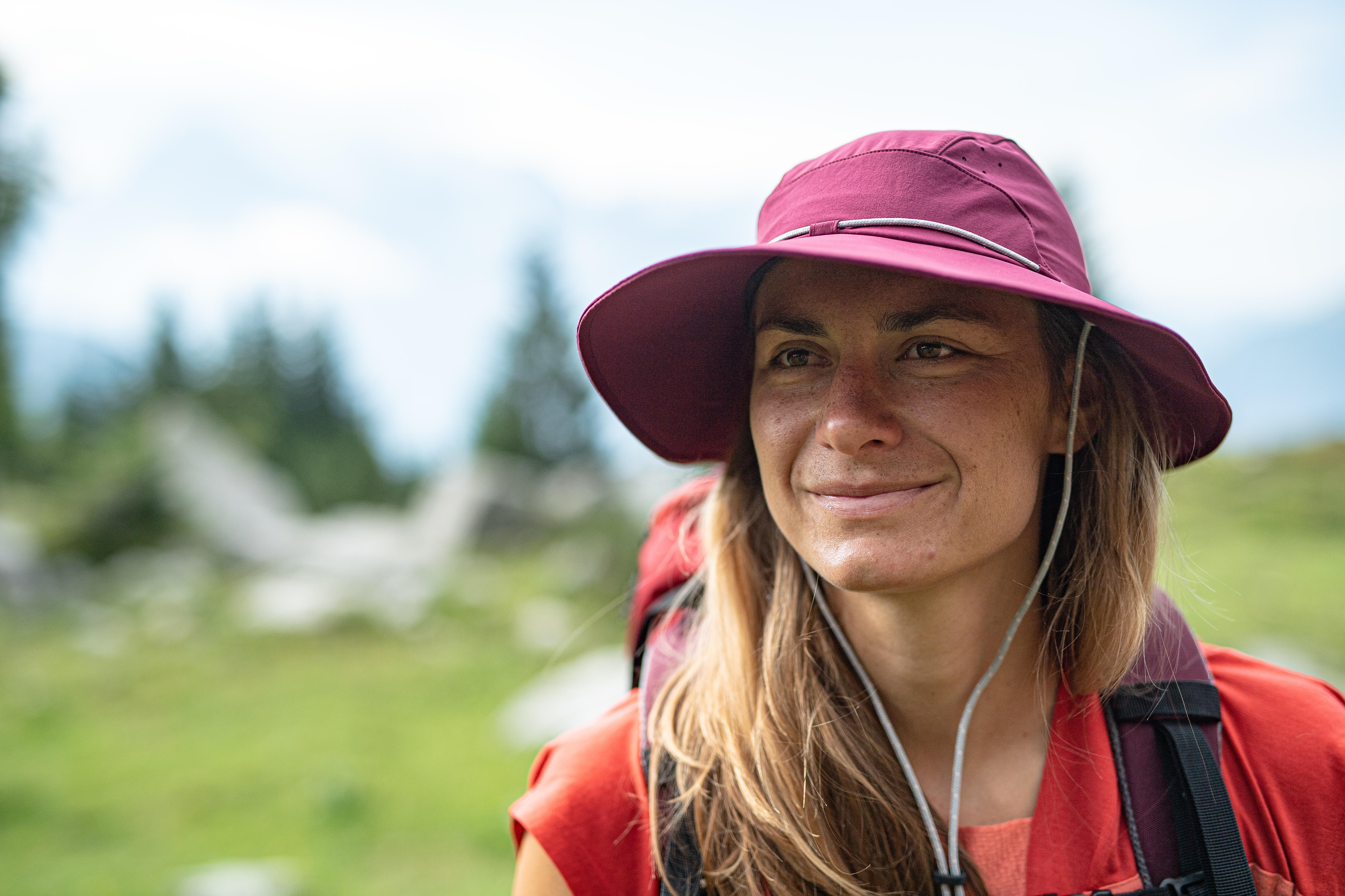 Chapeau de randonnée montagne anti-UV |RANDO 500 
violet - Femmes - FORCLAZ