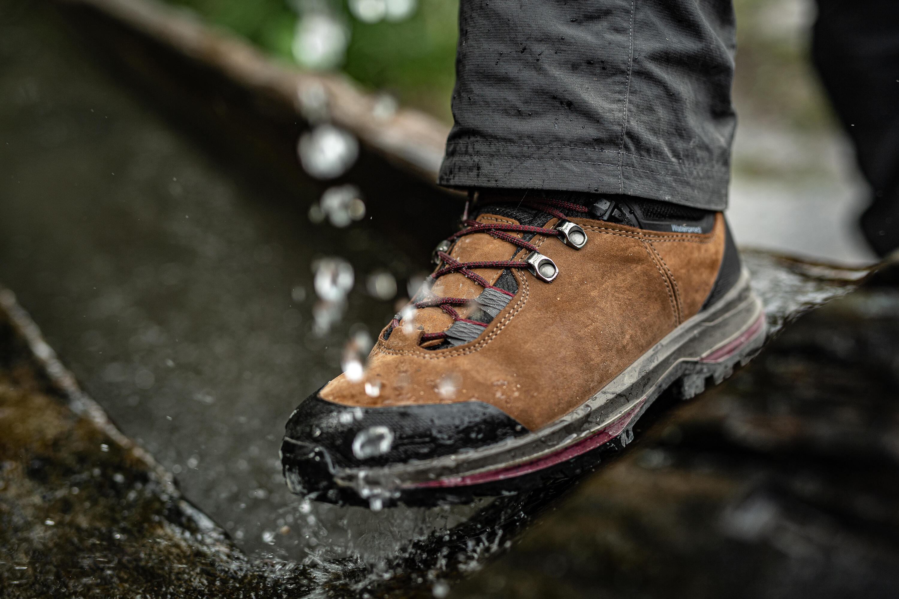 BOTAS IMPERMEABLES TREKKING MUJER MT100 7/8