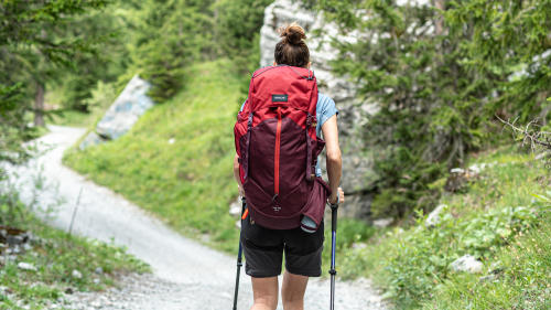 woman-carrying-hiking-bag-8559694