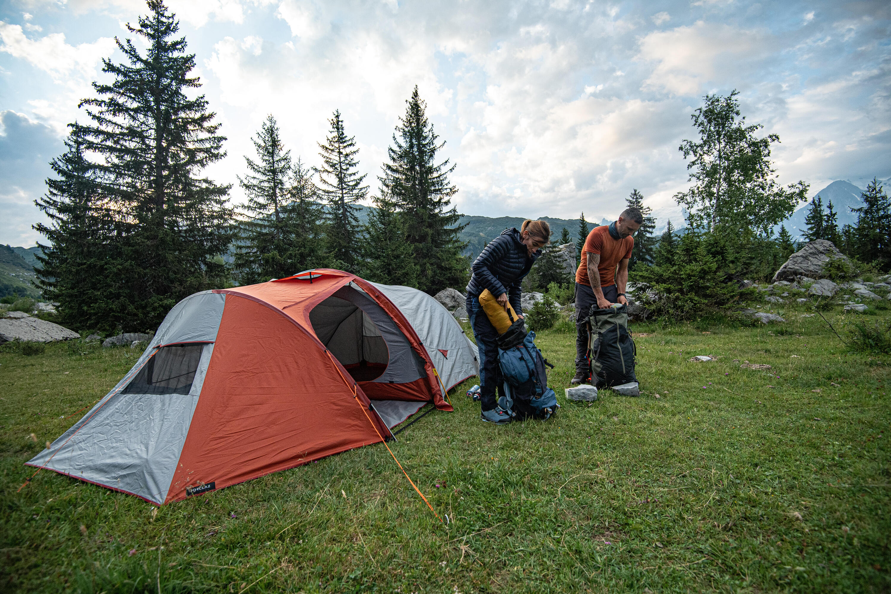 Tienda domo trekking - 4 plazas - MT500 25/27