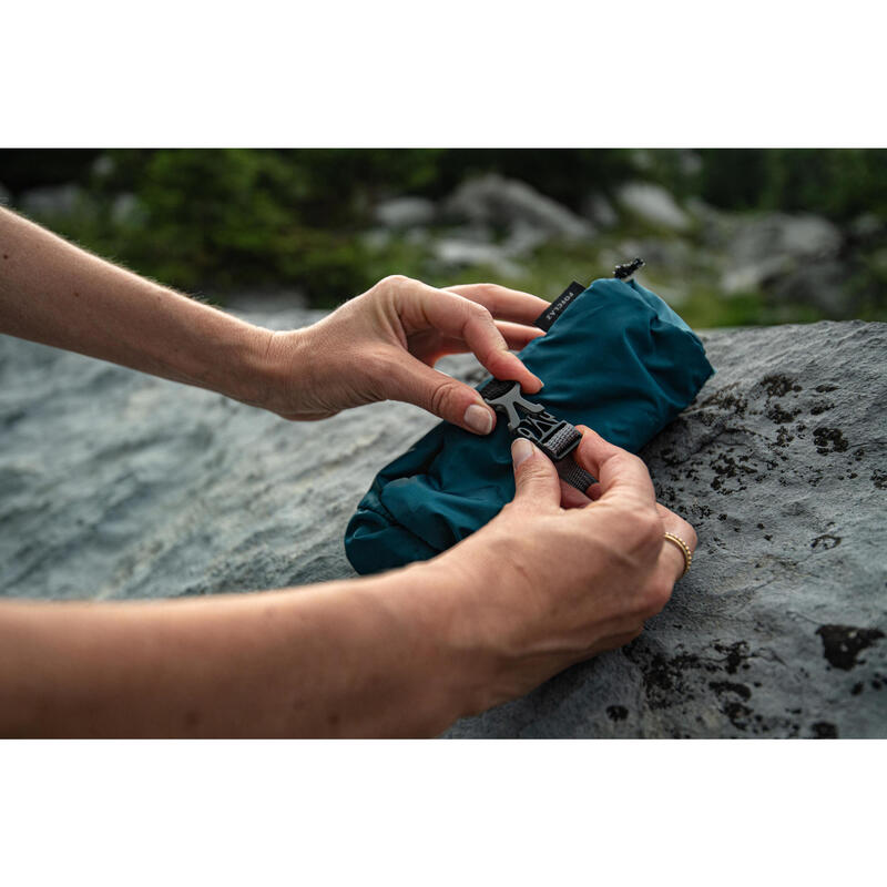 Trousse de toilette enfant pour randonnée et voyage bleue