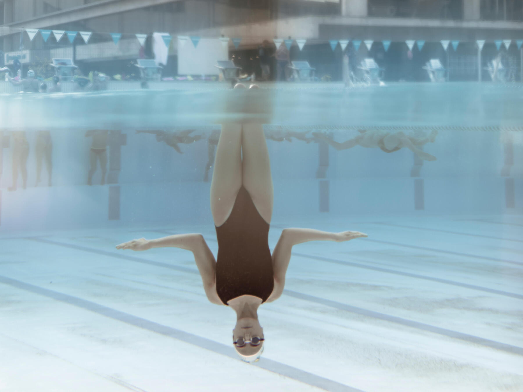 Lalie Chassaigne upside down sculling