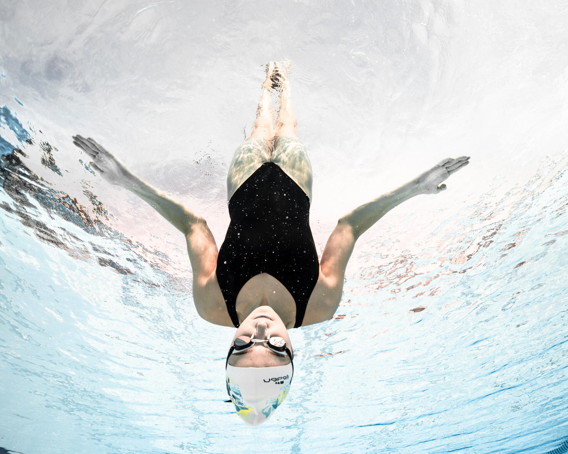 Lalie Chassaigne upside down sculling