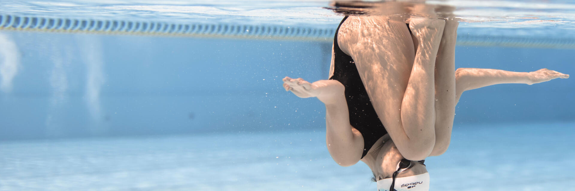 Comment réaliser la figure du groupé bascule en natation artistique