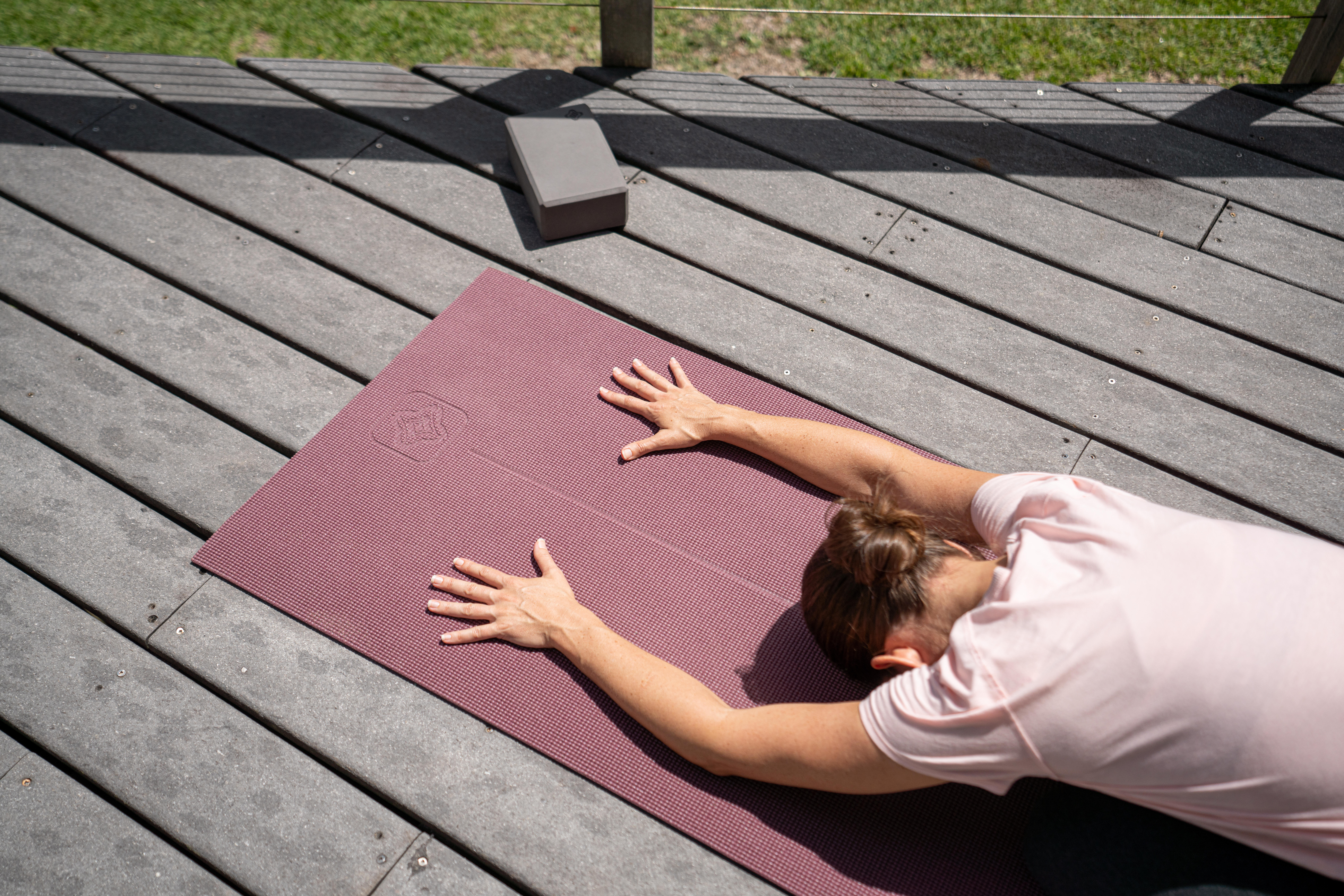 КОВРИК ДЛЯ МЯГКОЙ ЙОГИ 8 ММ БОРДОВЫЙ CONFORT KIMJALY