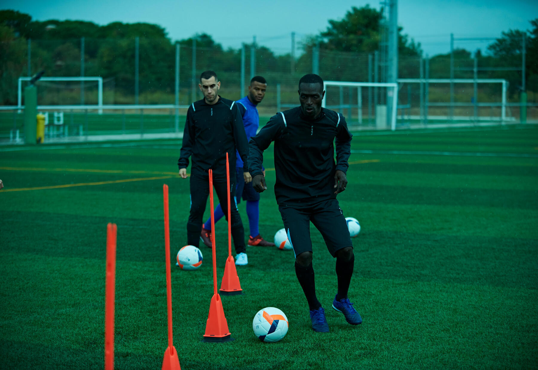 Fitness training for football: training drills and programmes
