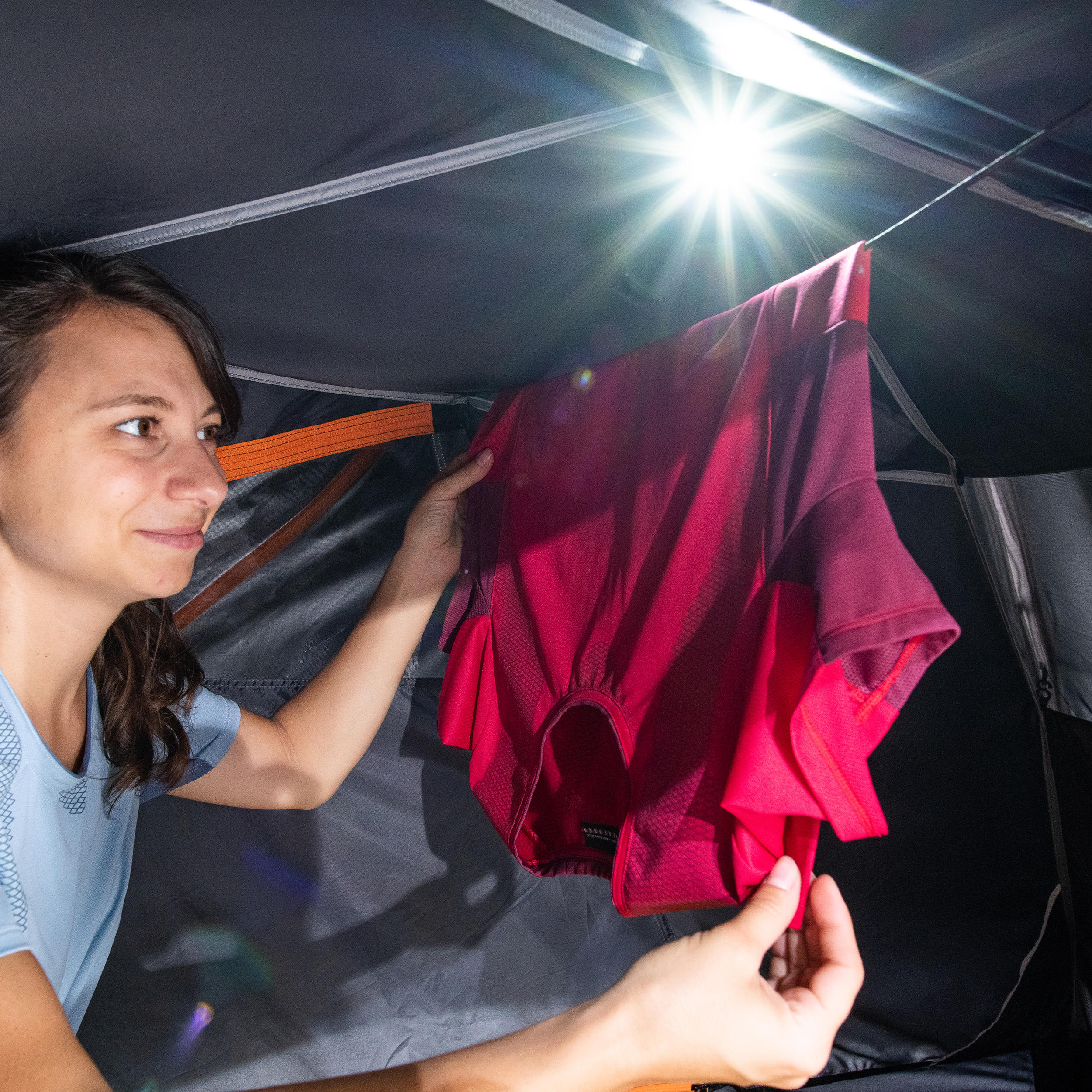 Палатка треккинговая купольная трехсезонная 2-местная TREK 500 Fresh & Black FORCLAZ