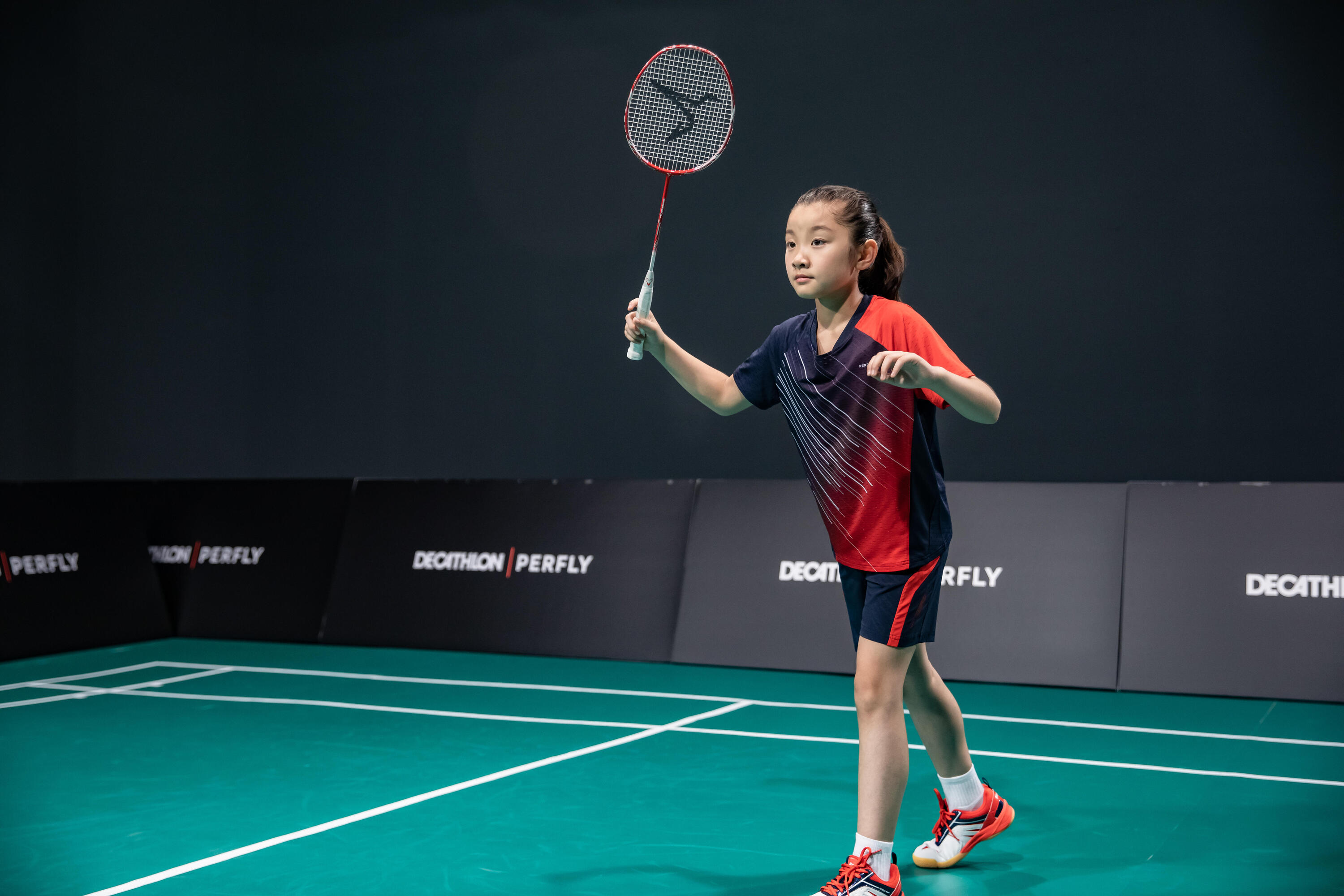 Dětské kraťasy na badminton 560 červeno-modré  4/11