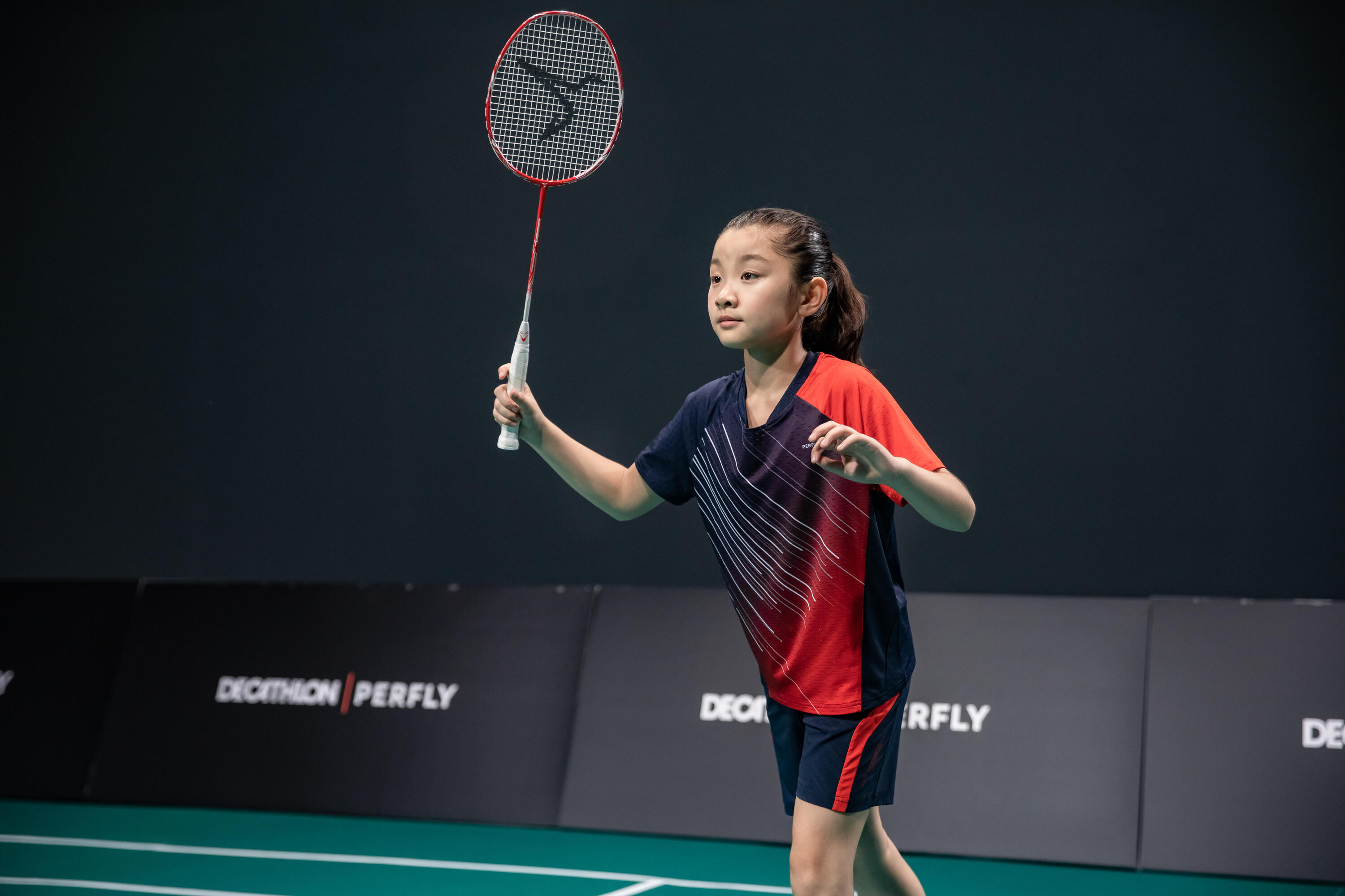 Dětské kraťasy na badminton 560 červeno-modré  9/11