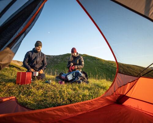 Pessoas a acampar