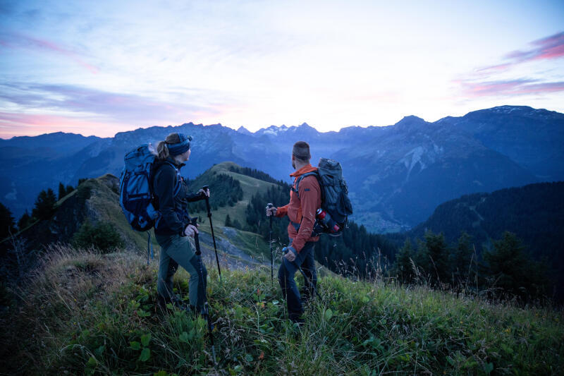 Kurtka wiatrówka trekkingowa damska MT900