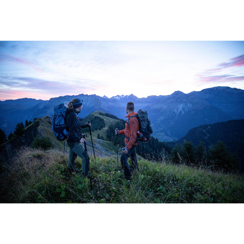 Cortaviento de montaña y trekking con capucha Mujer Forclaz MT900
