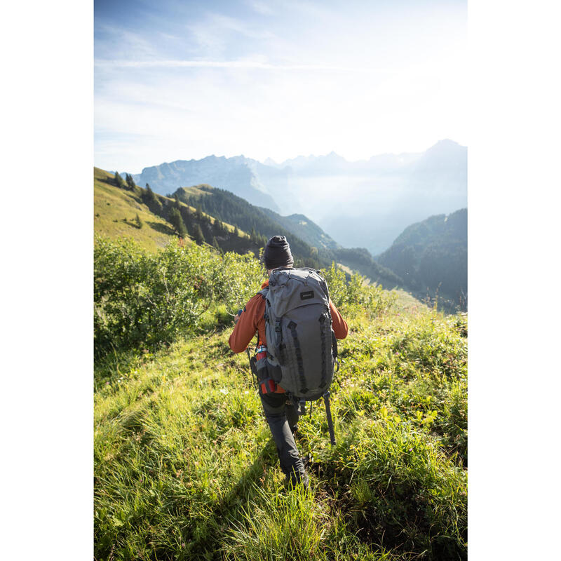 Mochila de montaña y trekking 50L+10L Forclaz Symbium. Funda impermeable