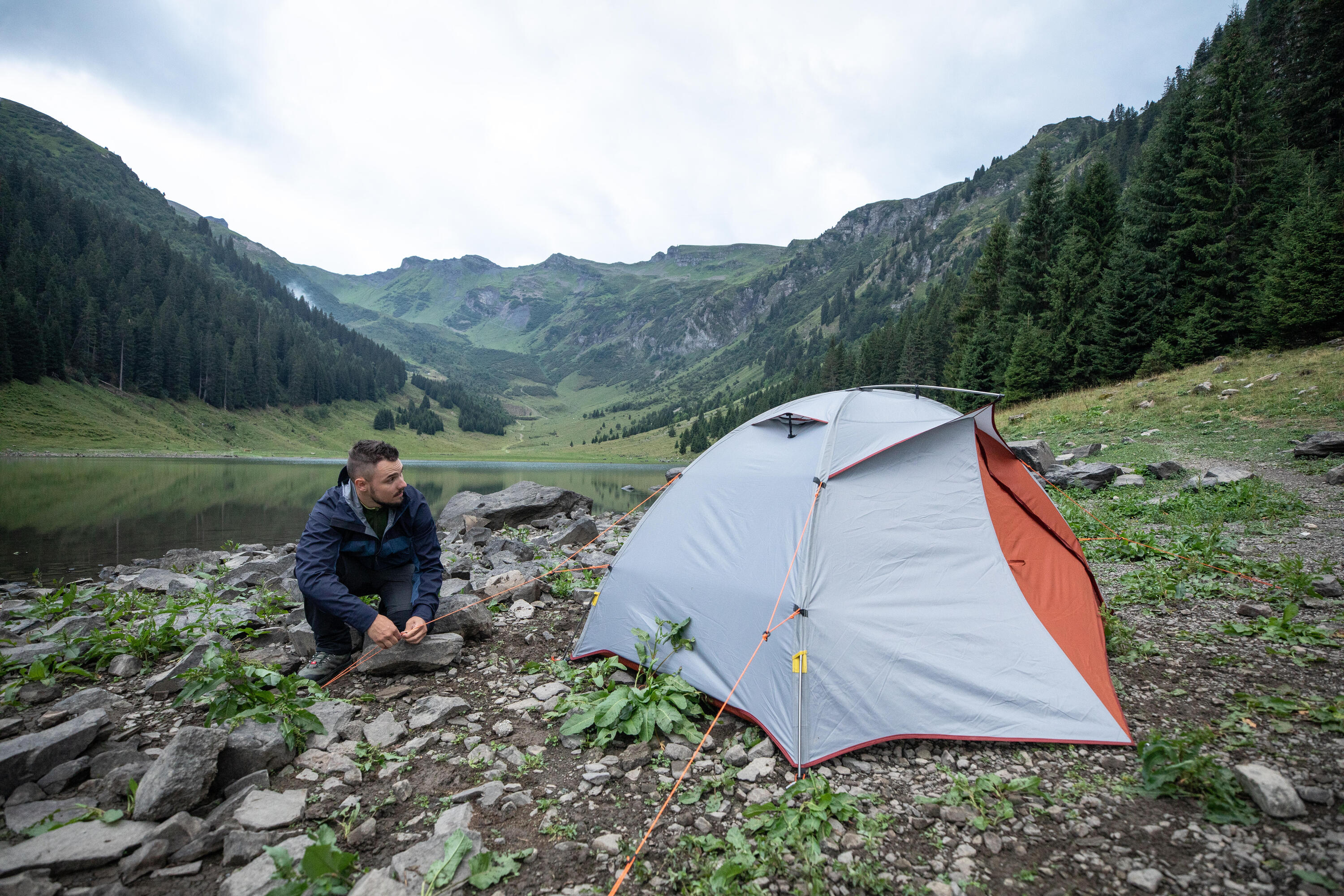 Dome Trekking Tent - 3 person - MT500 2/15