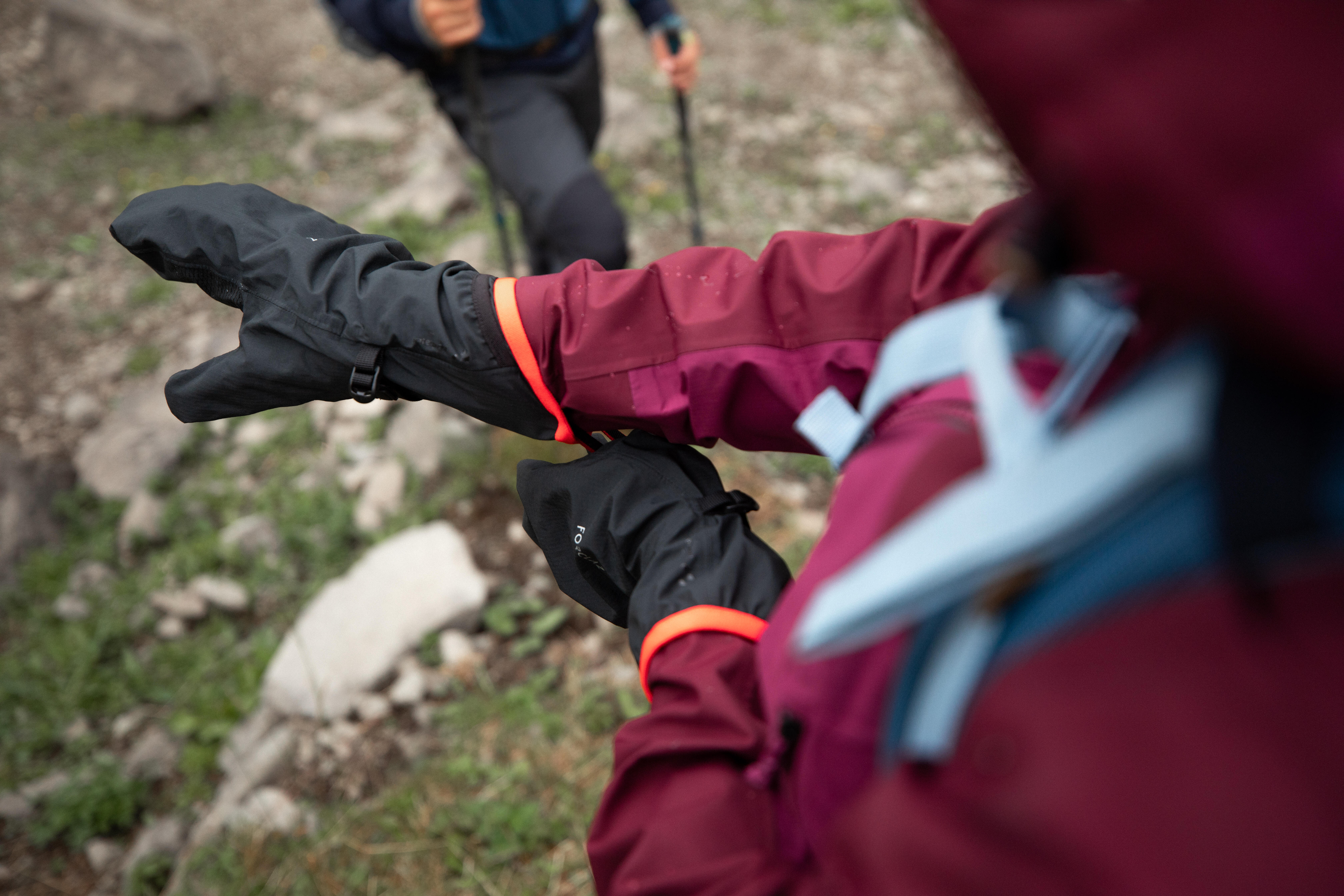 Waterproof Hiking Over-Gloves - MT 500 Black - FORCLAZ