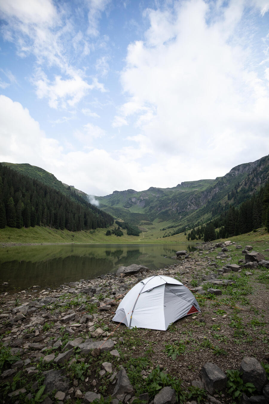 DIE PFLEGE DES TREKKINGZELTS MT500 FRESH &amp; BLACK