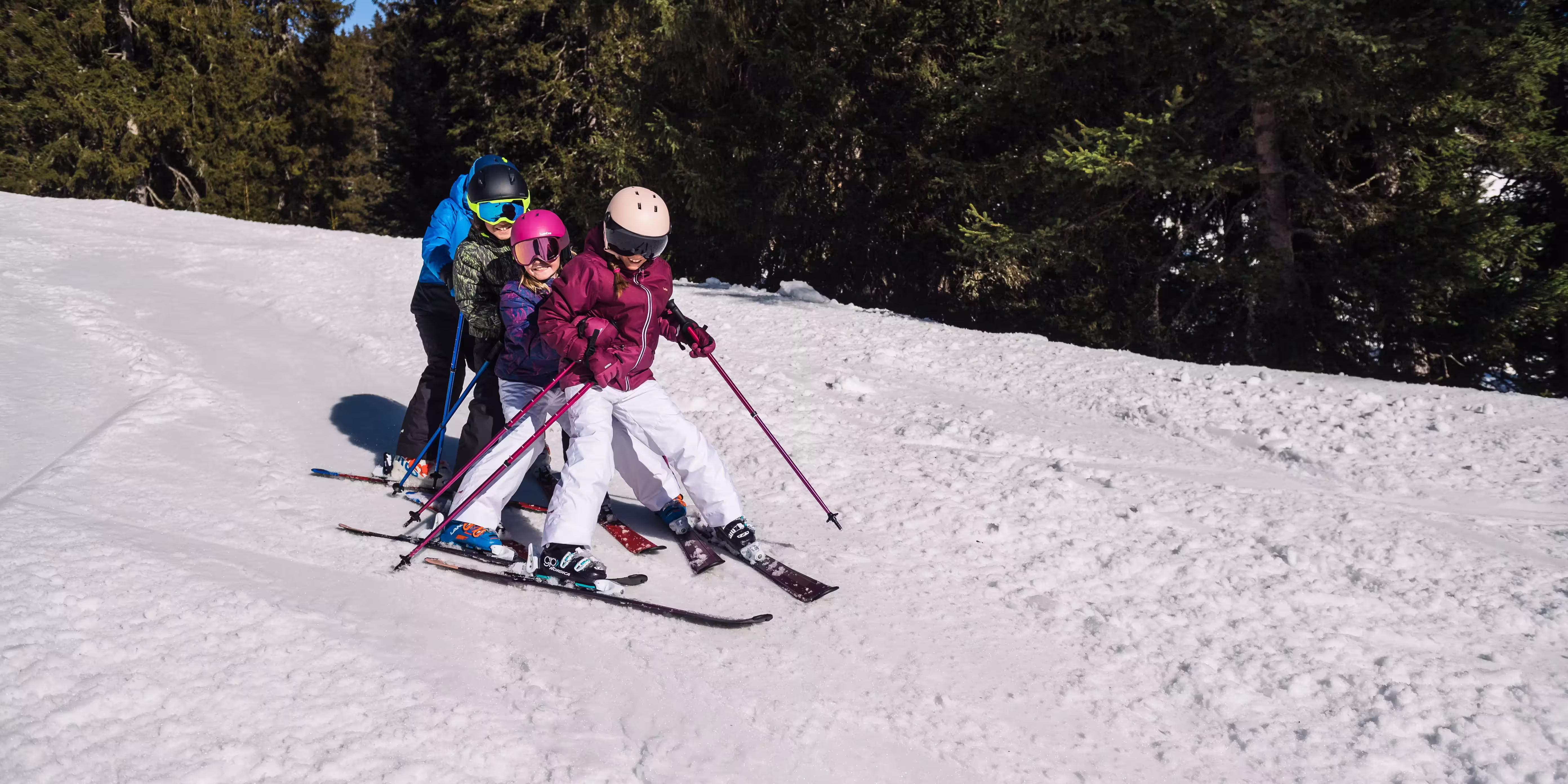 Photo d'enfant pendant une sortie de ski © Photo d'enfant pendant une sortie de ski
