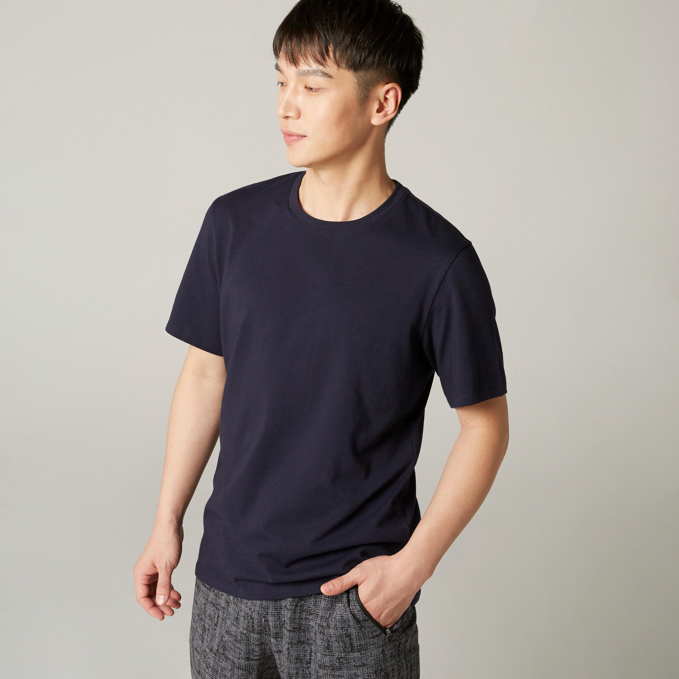 T-shirt de Ginástica e Pilates Decote Redondo em Algodão Homem 500 Azul/Preto 10/16