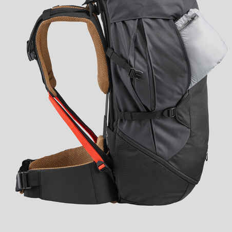 Mochila de montaña y trekking 50L Forclaz Trek100 Easyfit. Funda impermeable