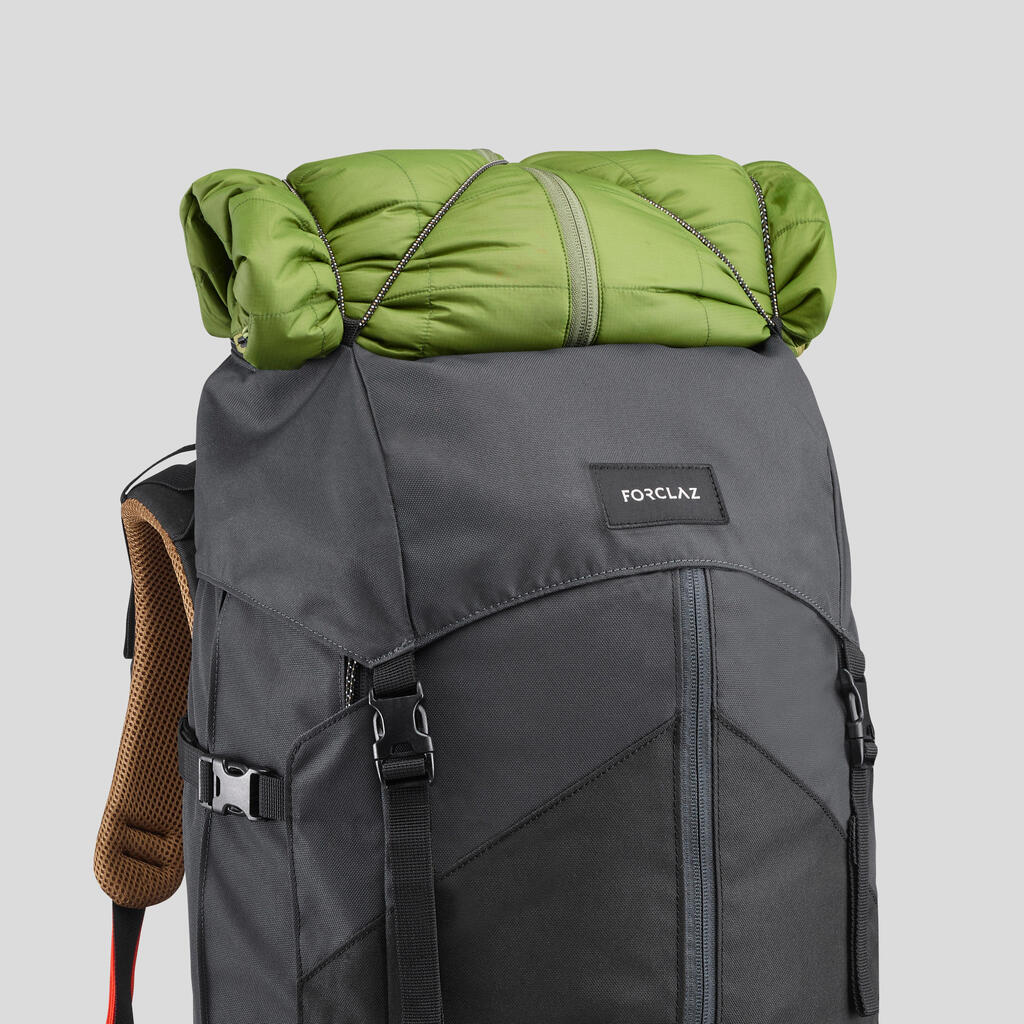 Crni muški ranac za planinarenje TREK 100 EASIFIT (50 l)