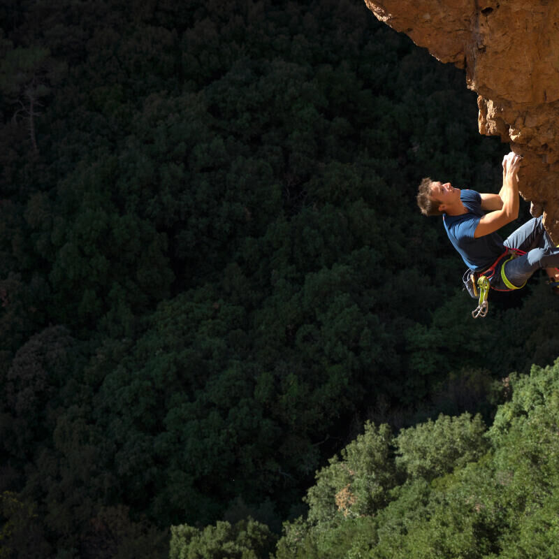 Why climber use chalk