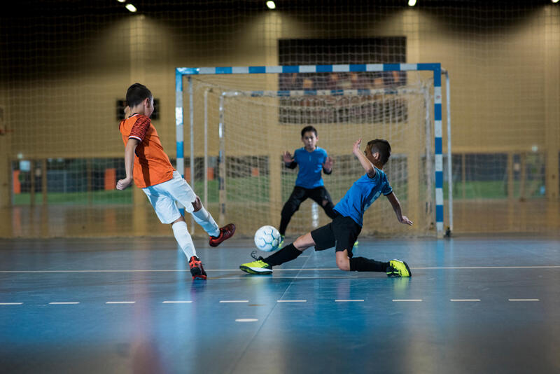 Que vantagens tem o futsal para o desenvolvimento da criança?