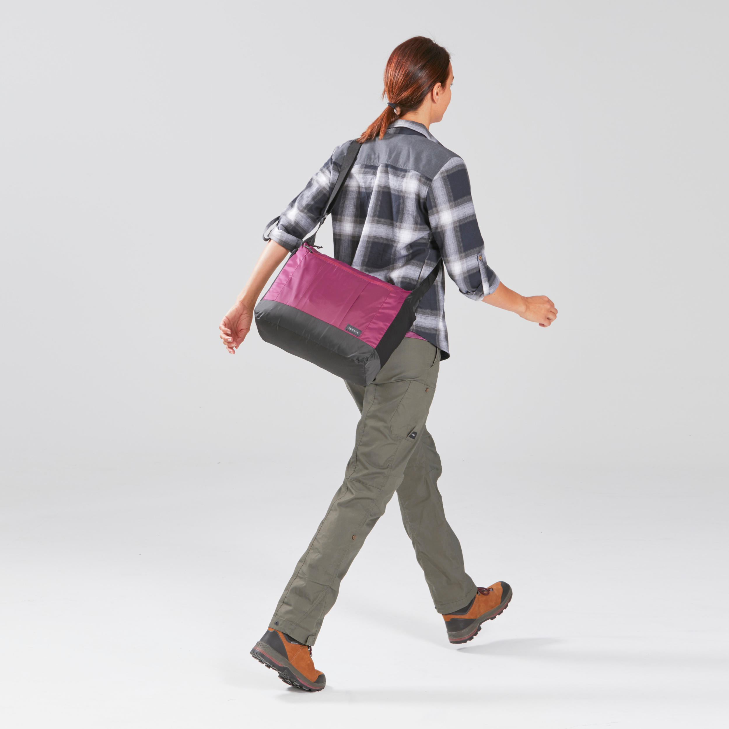 Bolsa terciada de Montaña y Trekking Viaje Forclaz 100 15L Compacta Violeta  - Decathlon