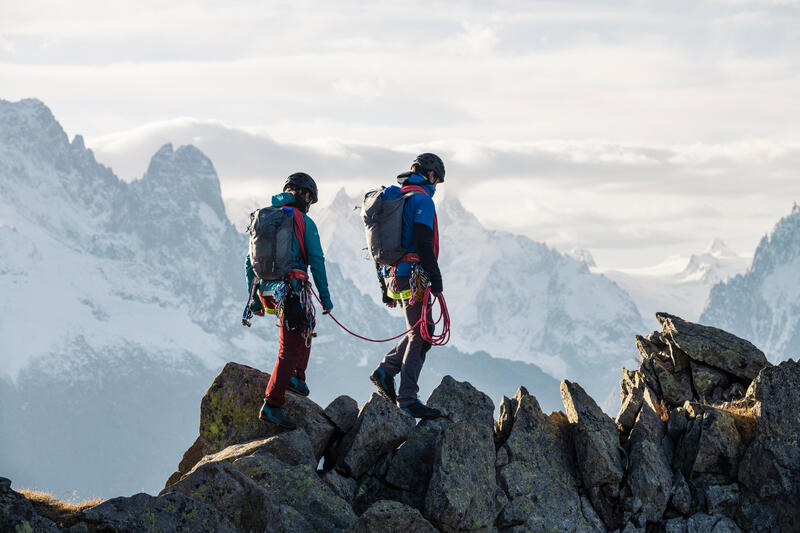 Come scegliere lo zaino d'alpinismo | DECATHLON