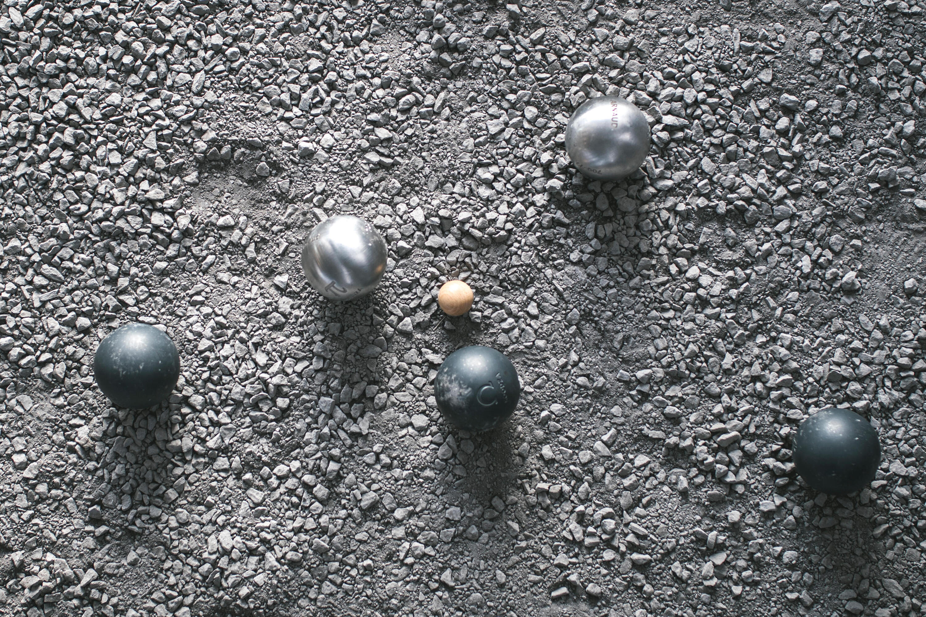 Polotvrdé turnajové koule na pétanque z nerezové ocele 3 ks 14/16