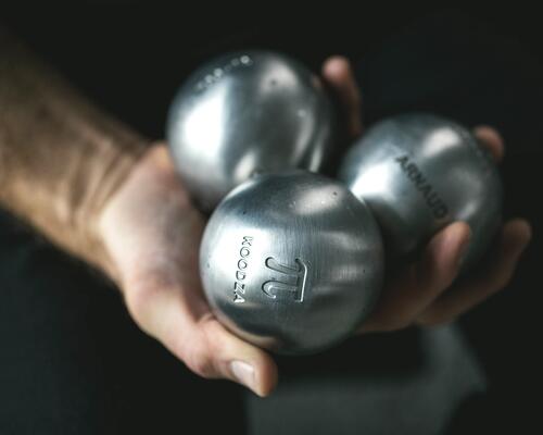 Comment choisir ses boules de pétanque ?