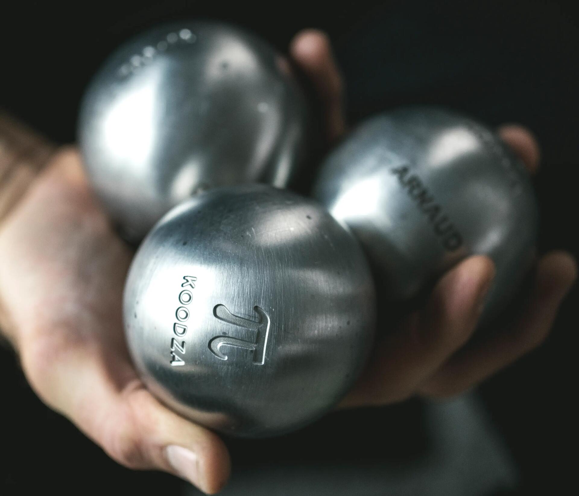 Comment choisir ses boules de pétanque ?