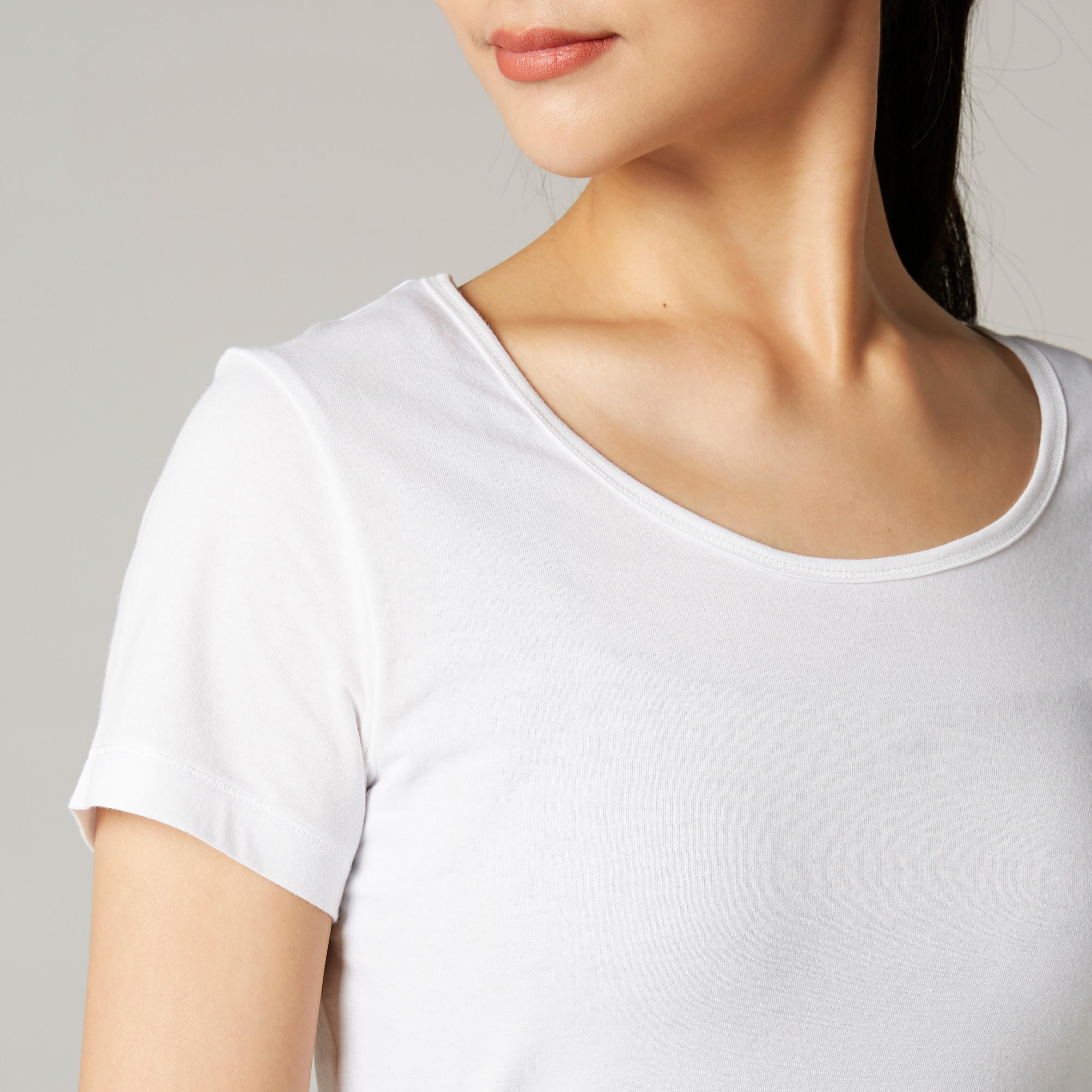 Glacier white women's short-sleeved straight cotton round-neck fitness T-shirt