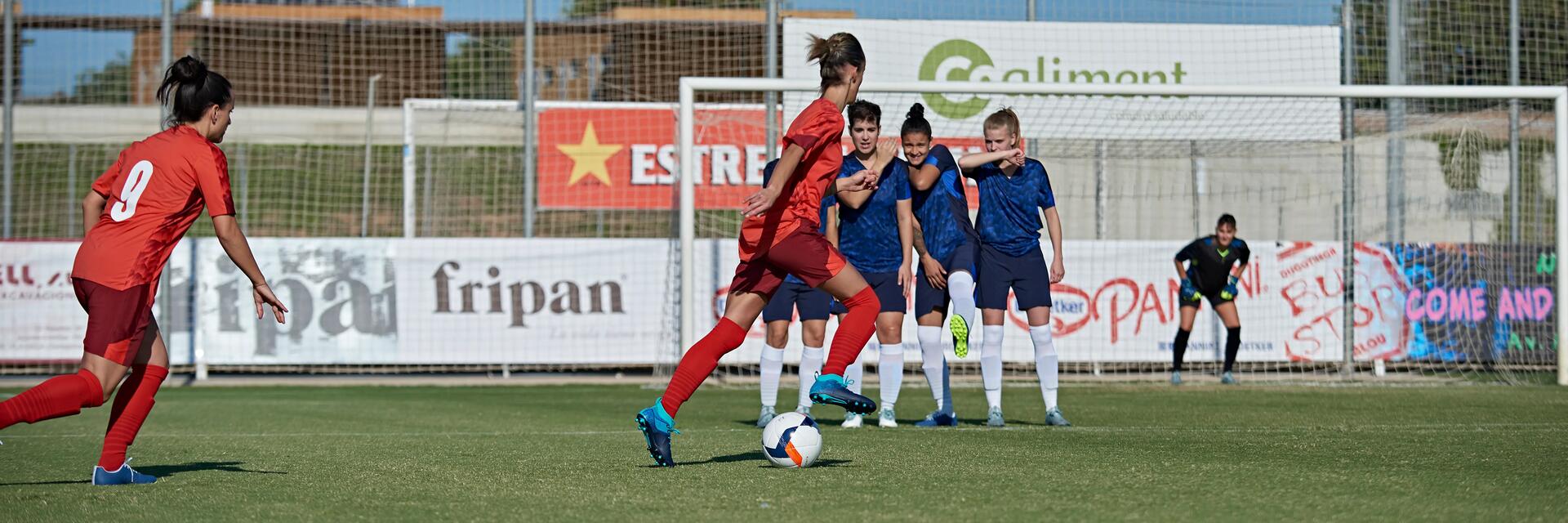 ¿Cómo colocar bien la barrera en fútbol?