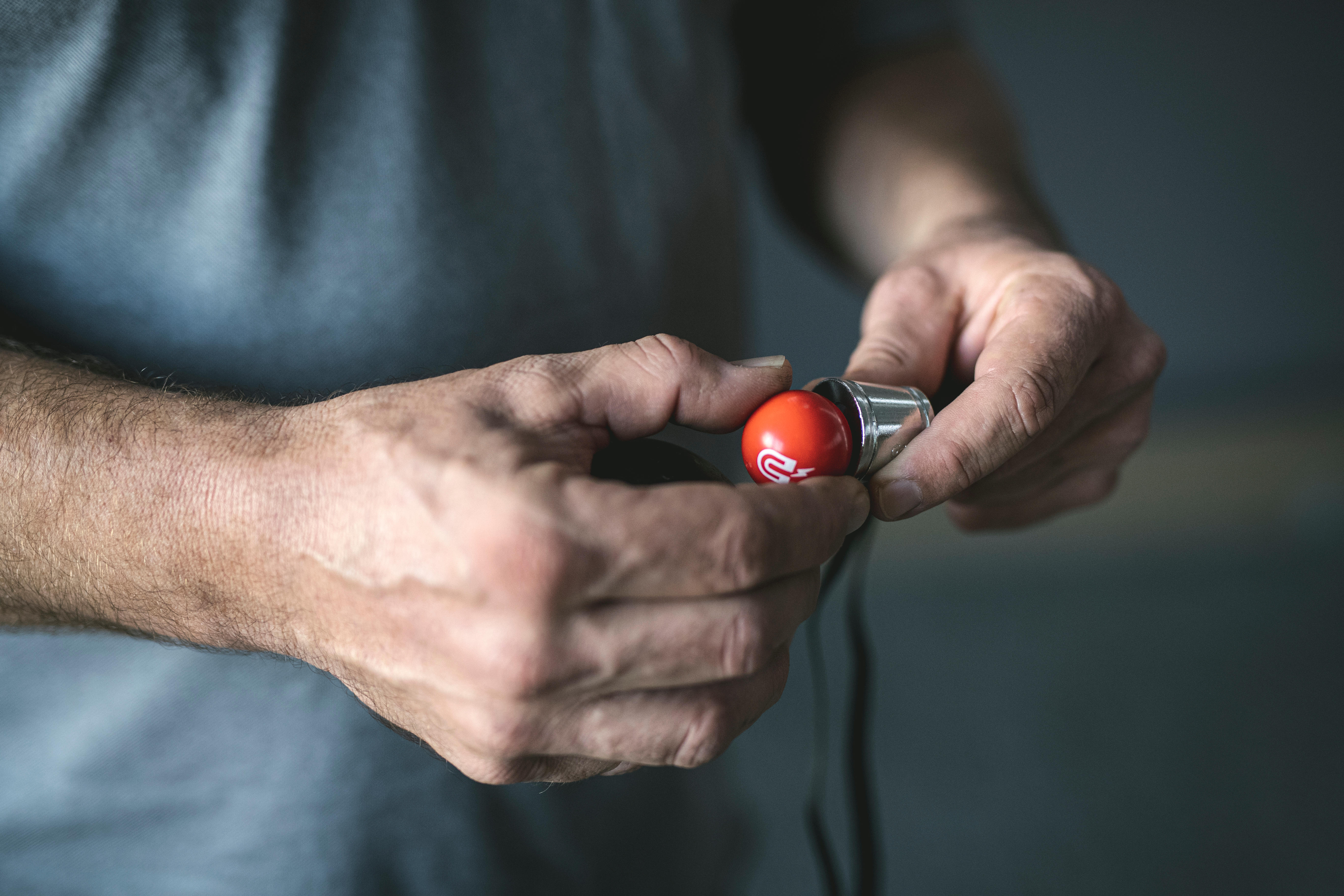 Magnetic Petanque Boule Pick-Up - GEOLOGIC