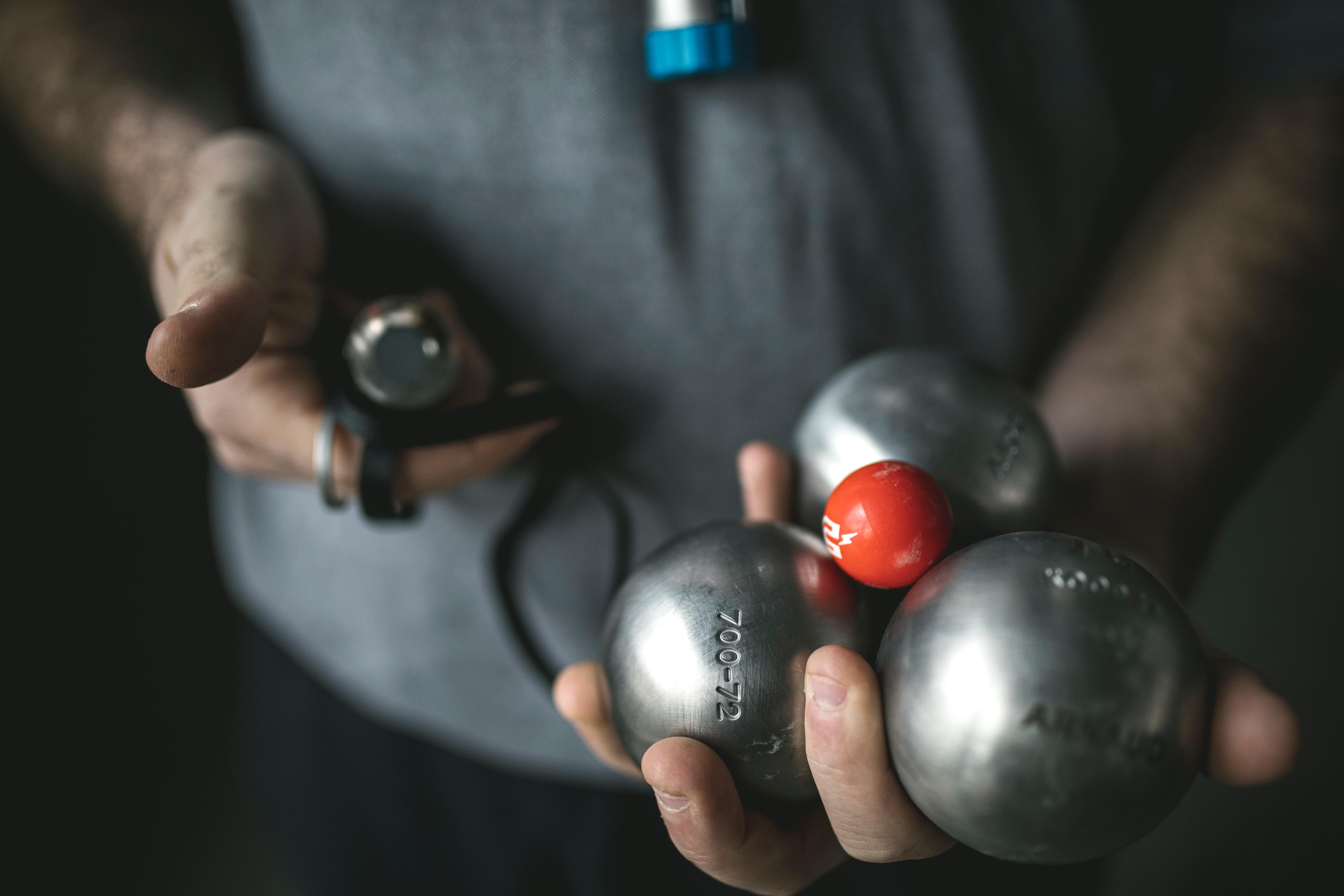 Ramasse boule de pétanque pro compétition magnétique- aimant néodyme usiné  et protégé (ne casse pas comme les autres) longueur réglable 90cm avec  pince d'attache et décapsuleur - Modèle déposé : : Sports