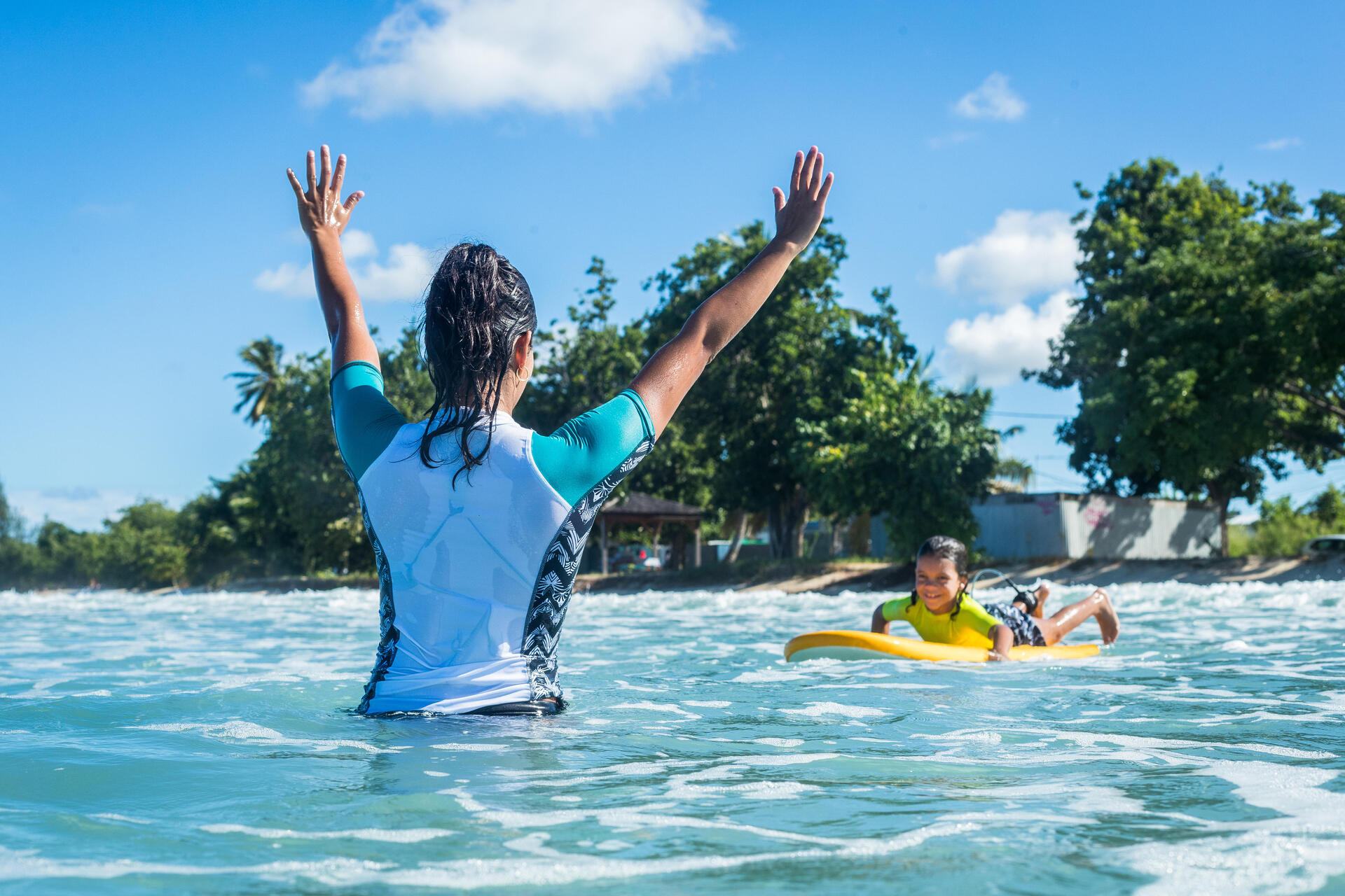 comment initier son enfant au surf