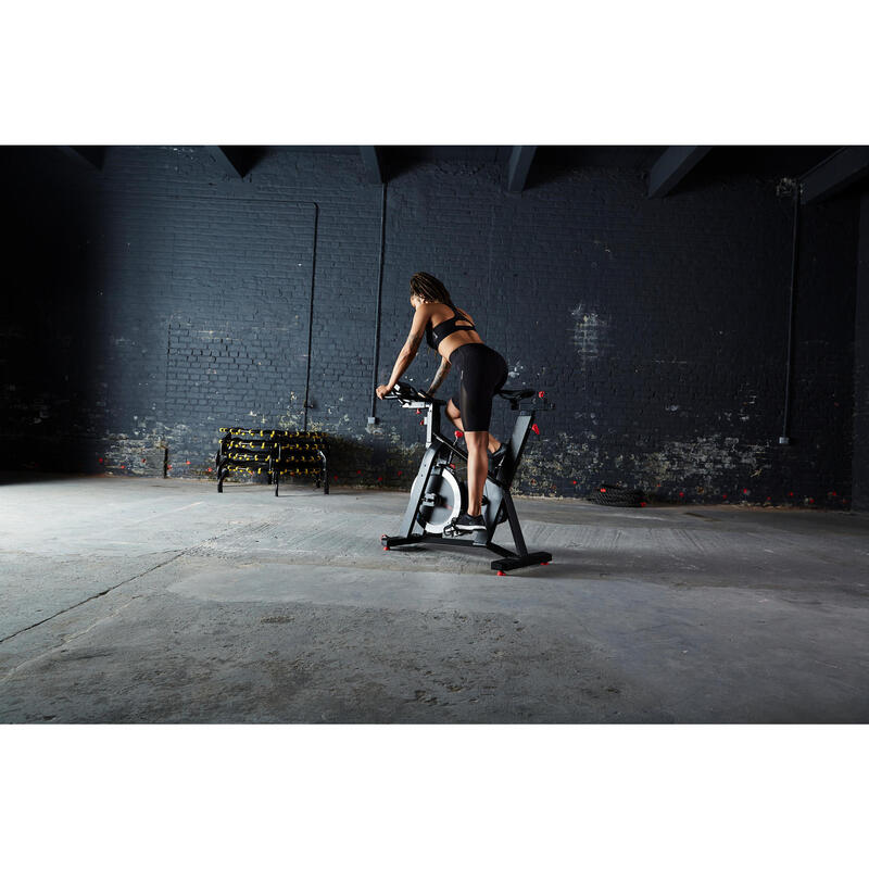 Bicicleta ciclo indoor 18Kg rueda inercia Domyos Biking 500