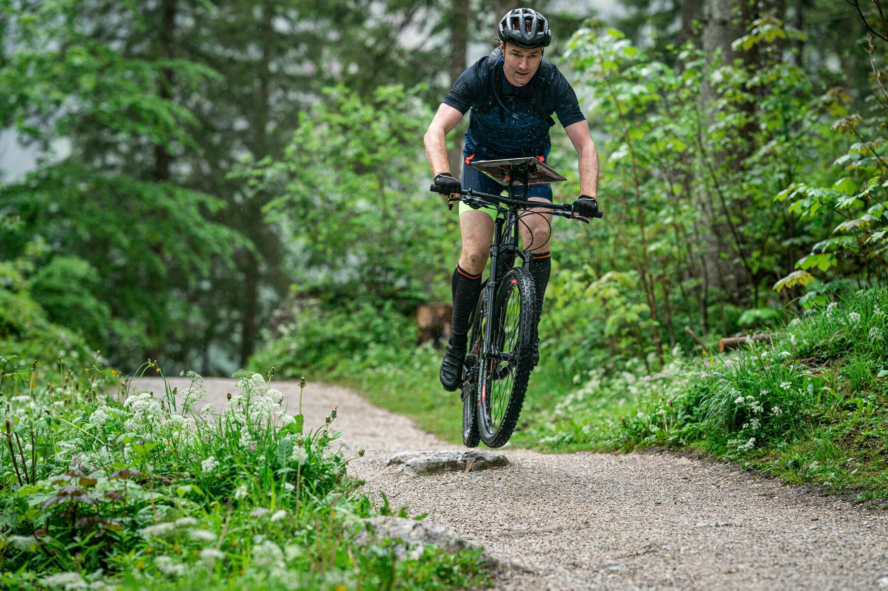 Finde heraus, auf was du beim Kauf deiner Mountainbike Federung und Gabel achten musst!
