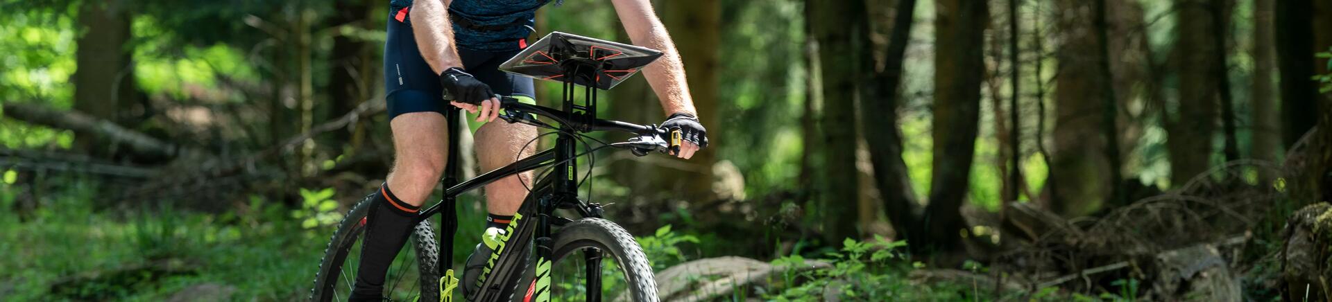 Fahrradfahrer in der Natur