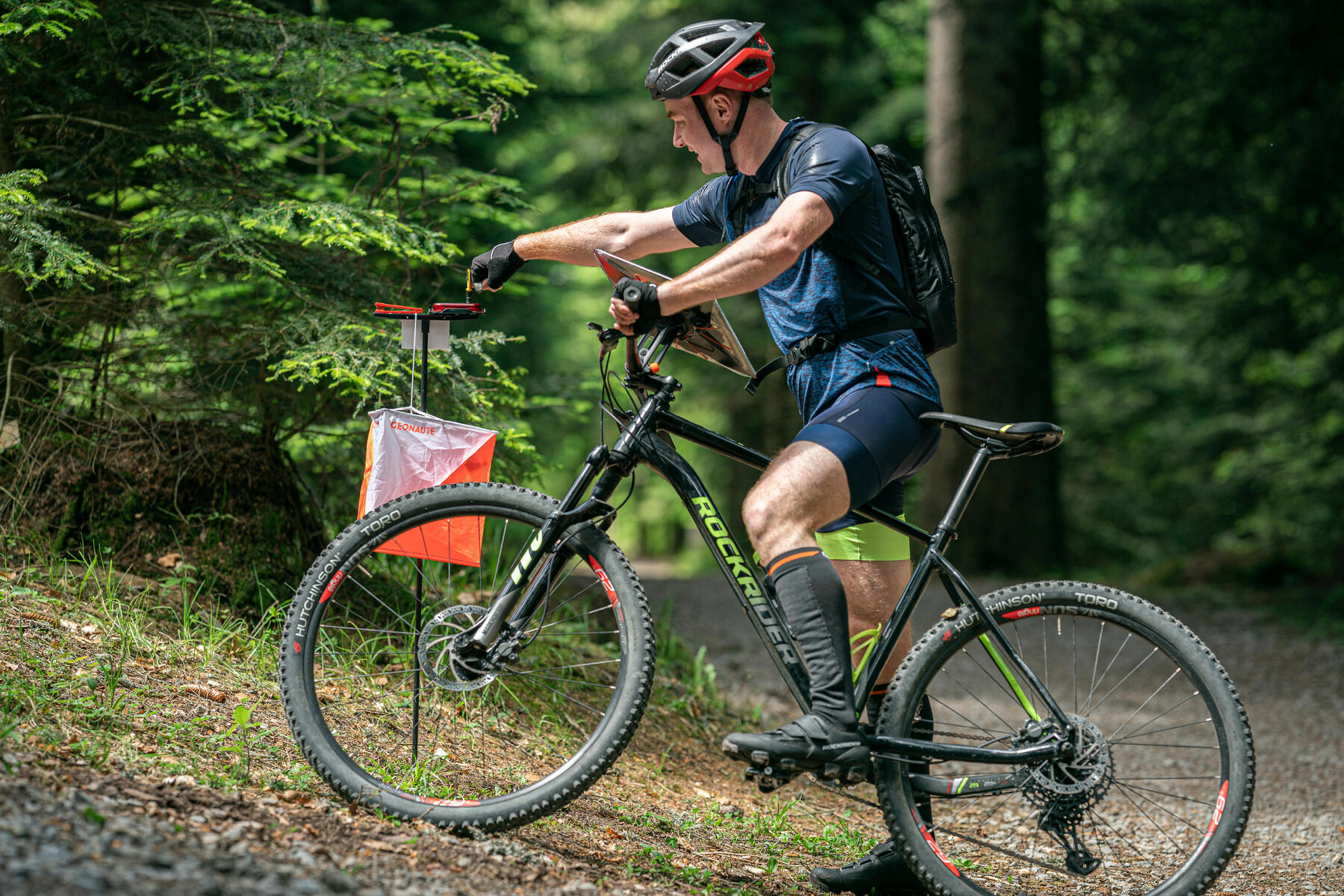 WIE PFLEGE ICH MEINE MTB-BEKLEIDUNG? 