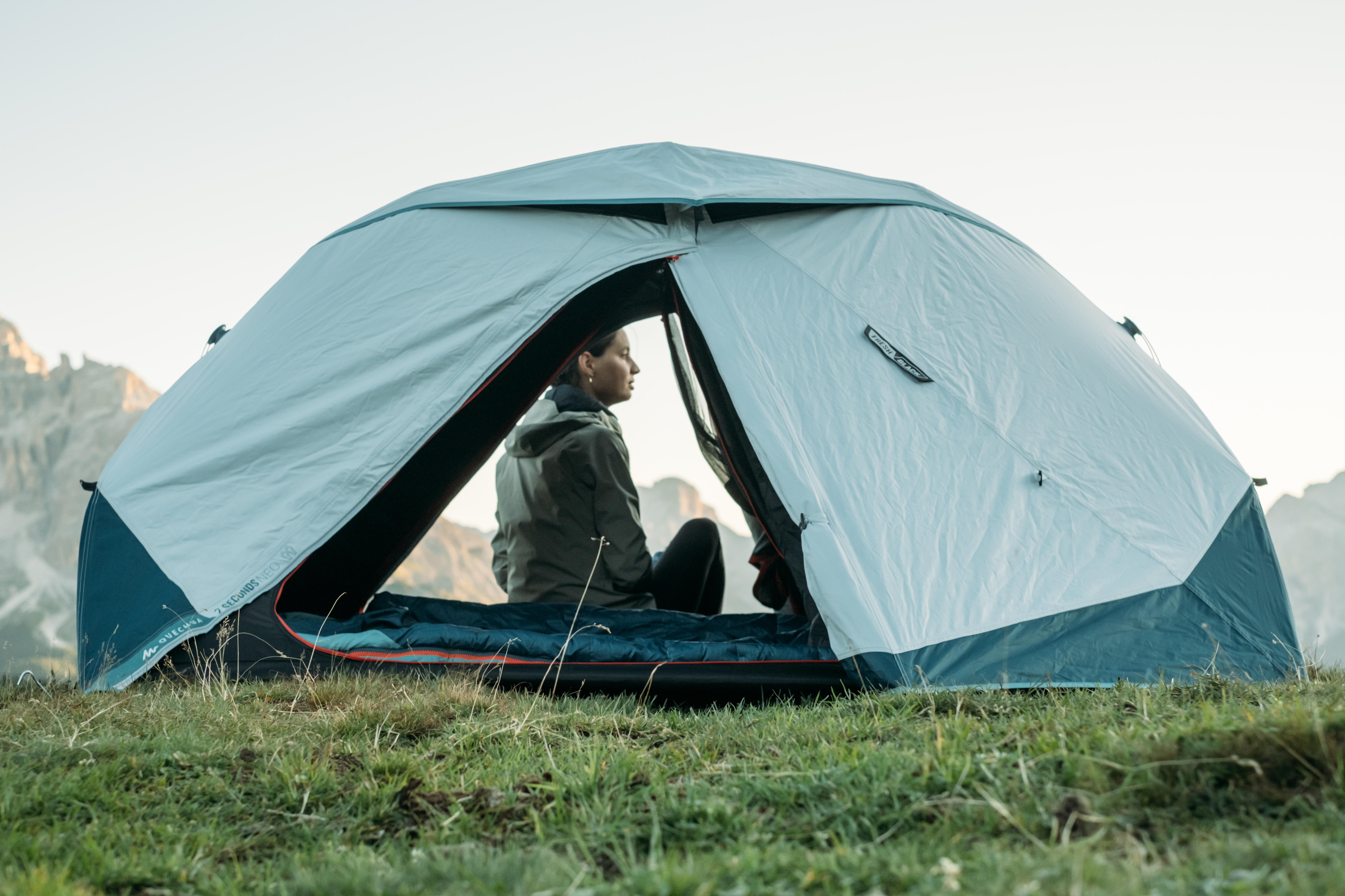 2-person Camping Tent, 2 Seconds Easy Fresh & Black - QUECHUA