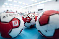Handball H900 Größe 2 rot/weiß IHF zertifiziert