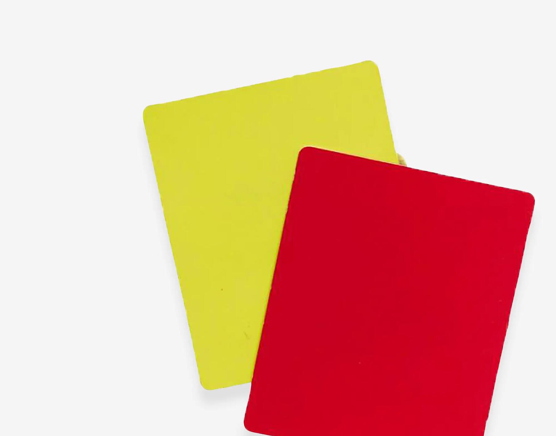 Gele en rode kaart scheidsrechter : 15 leuke cadeautips voor een voetballiefhebber