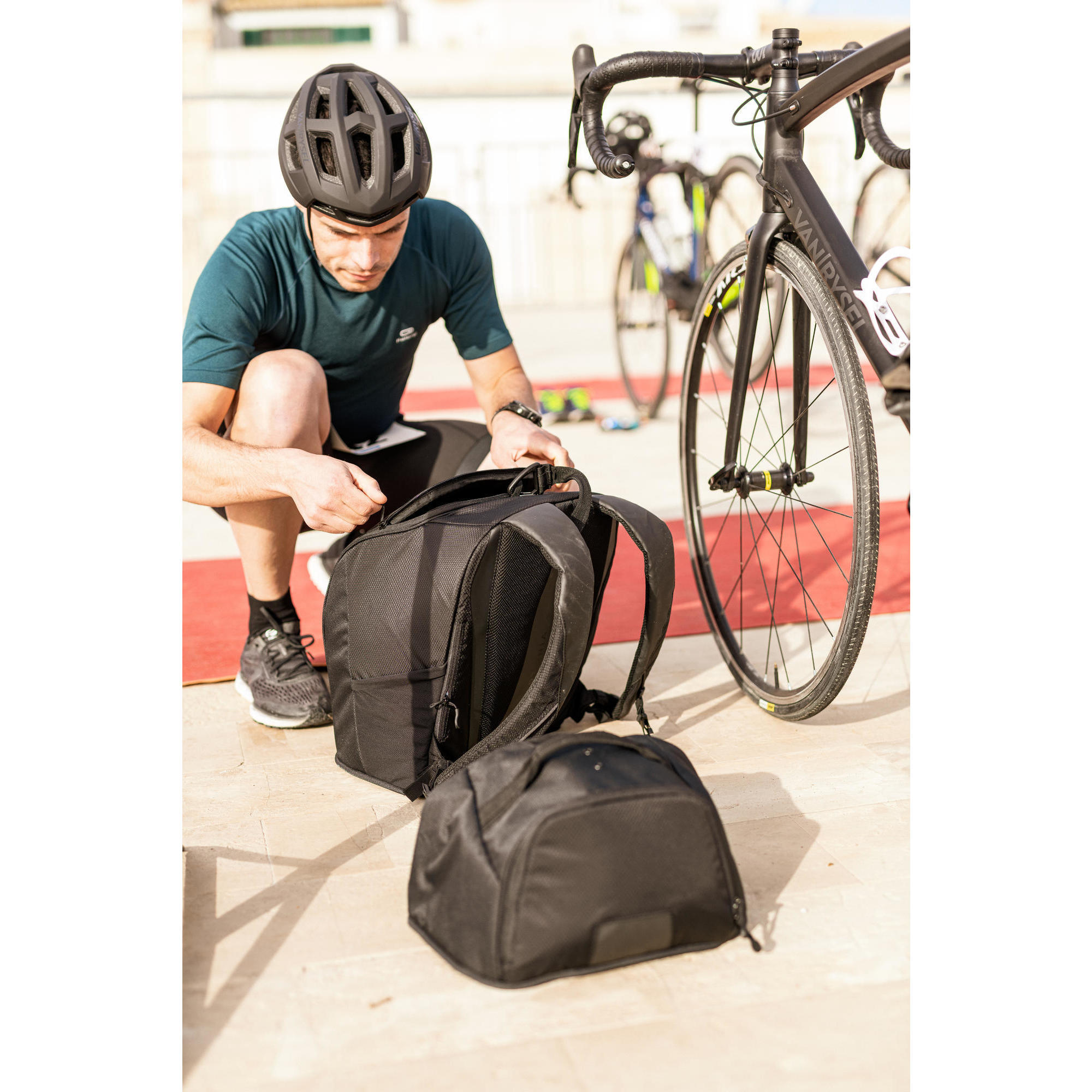 APTONIA TRIATHLON TRANSITION BAG 