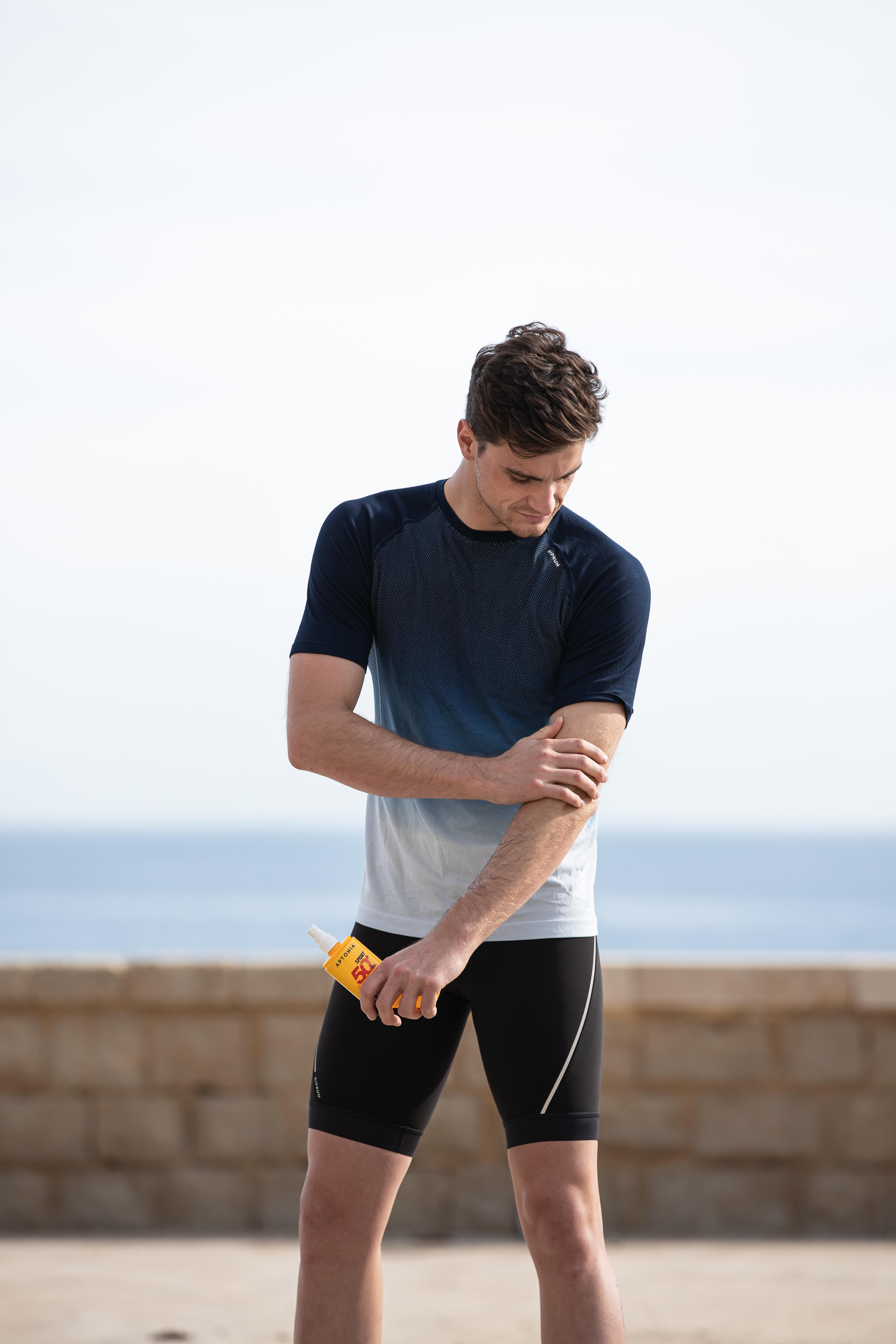 DECATHLON Ochranný opaľovací krém v spreji Sport SPF 50+ 150 ml bez · záber 4