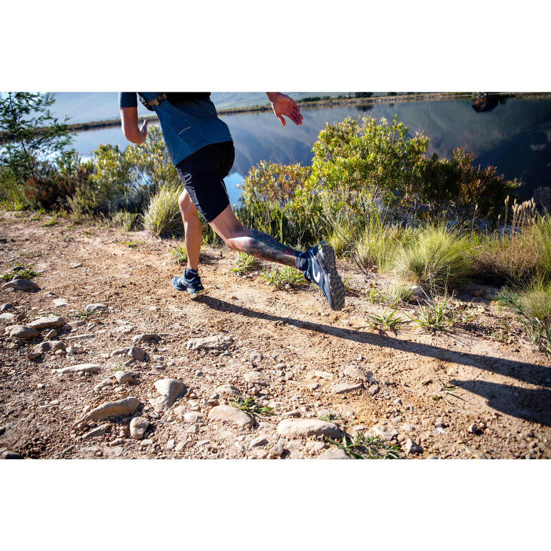 Pantalón Corto Trail Running Hombre Negro Holgado